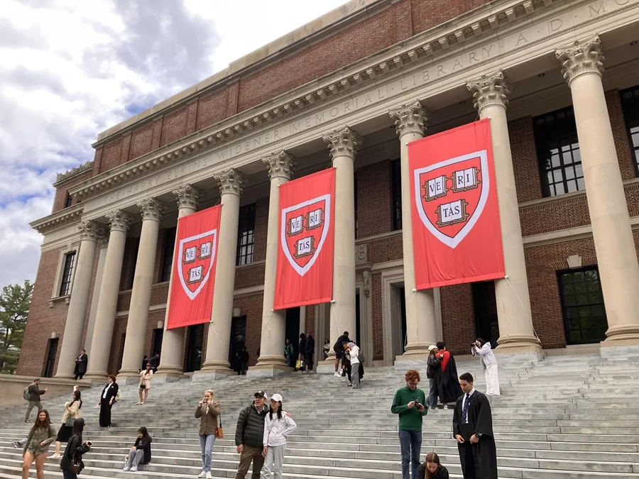 ¿Protestas en Harvard? Estudiantes rechazan recortes y políticas antiinmigrantes de Trump