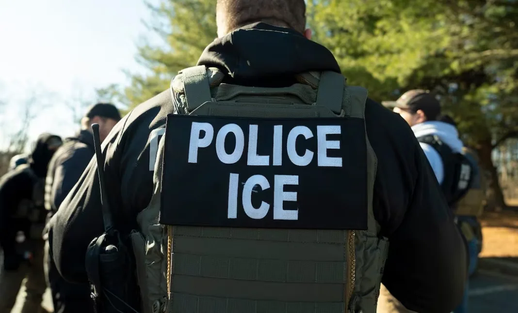 ICE irrumpe en cortes y desata protestas de activistas migrantes en San Francisco