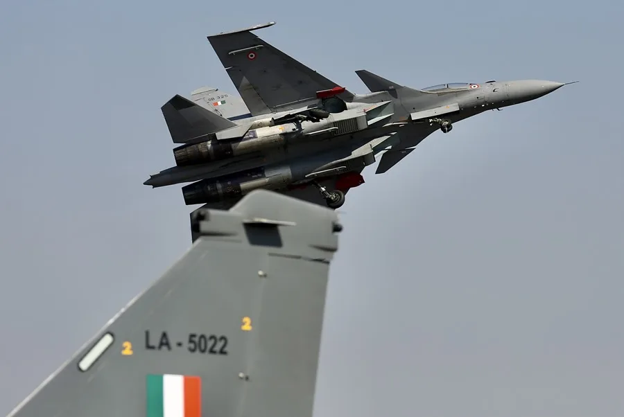 India bombardea Pakistán tras días de creciente tensión entre ambos