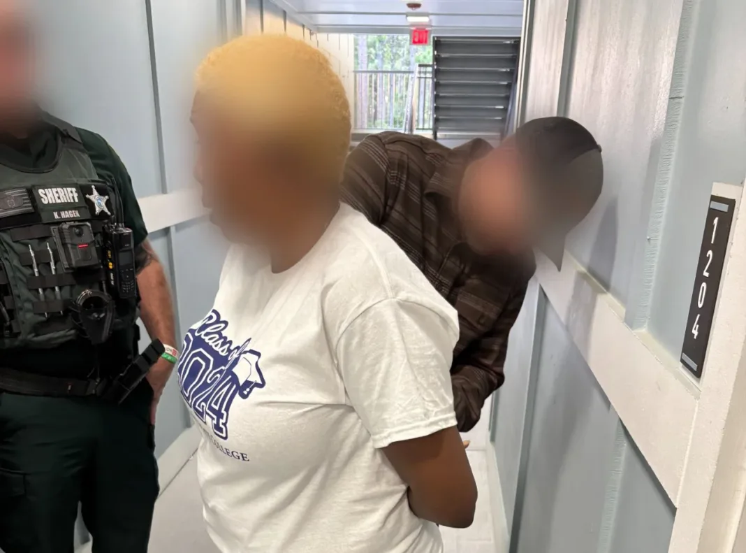 Jacquelin Wallace, mujer enfrenta cargos por fraude electoral en Florida