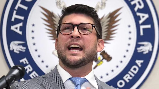 Fiscal de Florida bajo presión: jueza evalúa sanción por ley migratoria