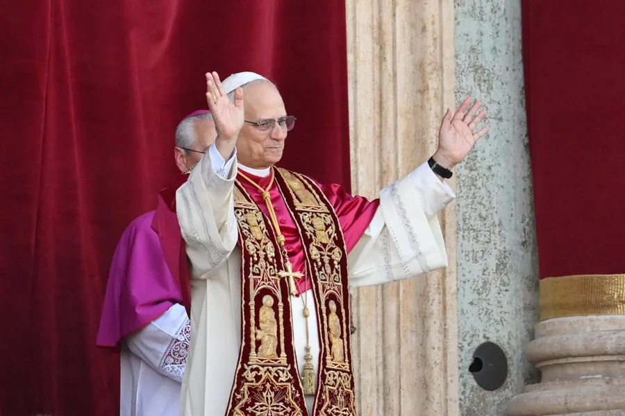 León XIV celebra su primera misa como papa y dice que su elección 