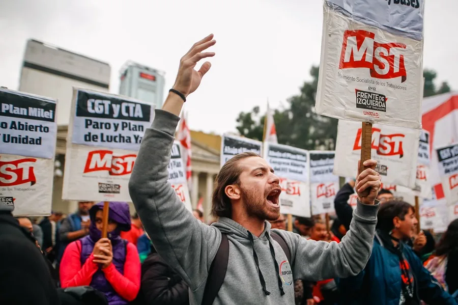 Milei limita el derecho a huelga en Argentina