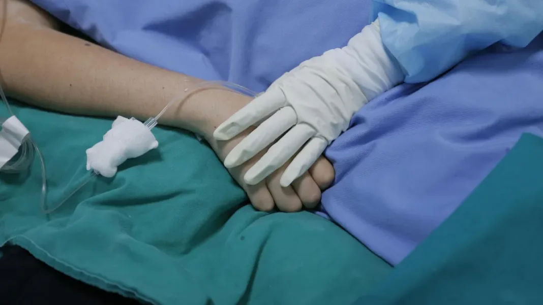 Mujer en muerte cerebral es mantenida con vida en Georgia