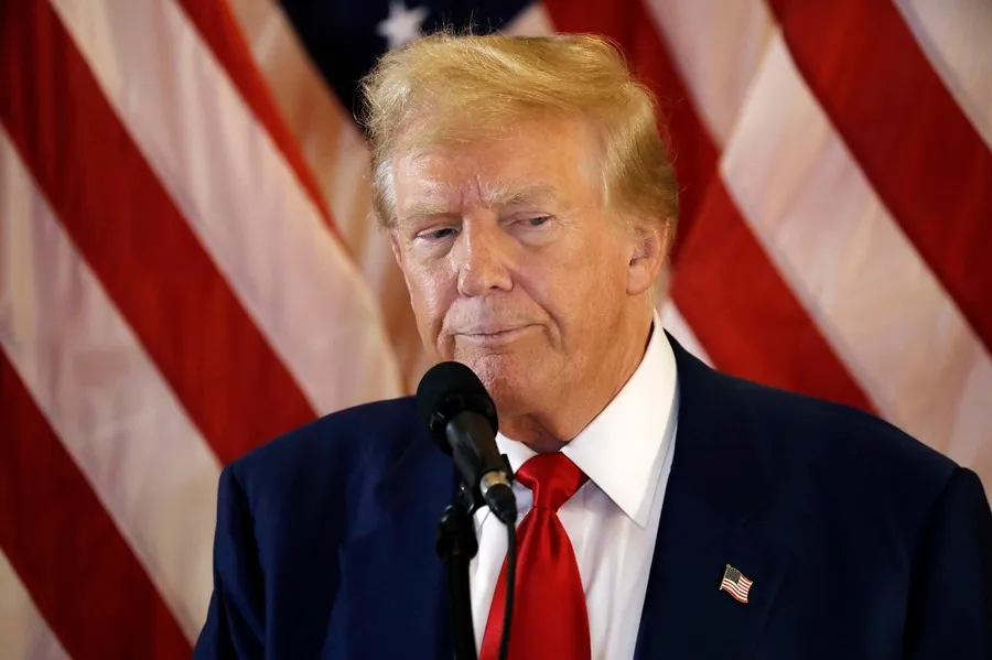 NPR enfrenta a Trump en tribunales
