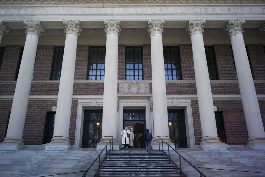 EE.UU. endurece revisión de visas a Harvard por motivos de seguridad