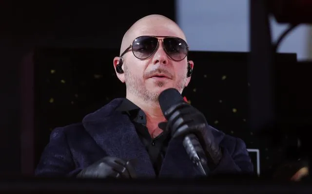 Pitbull apuesta por la educación