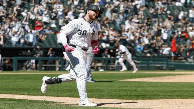Primer hit de Elko en MLB es un cuadrangular decisivo para los Sox