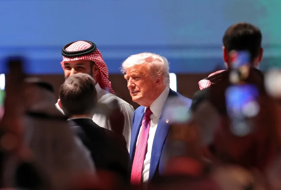 Trump afirma buscar fortalecer relación con Arabia Saudí