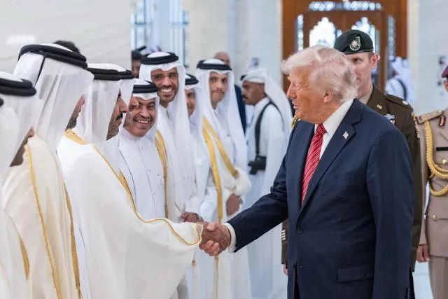 Trump aterriza en Qatar