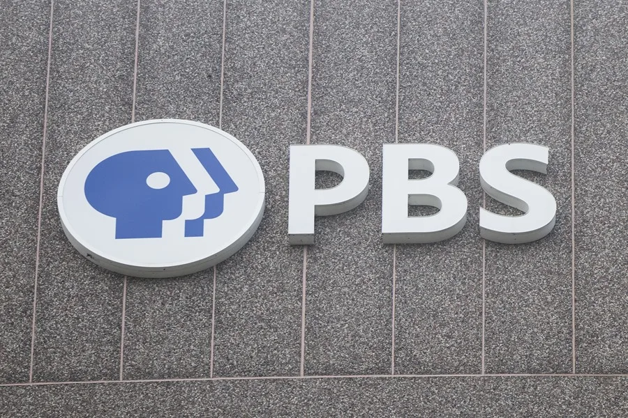 Trump enfrenta demanda de PBS