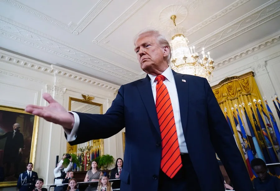 Trump revela que usó amenazas