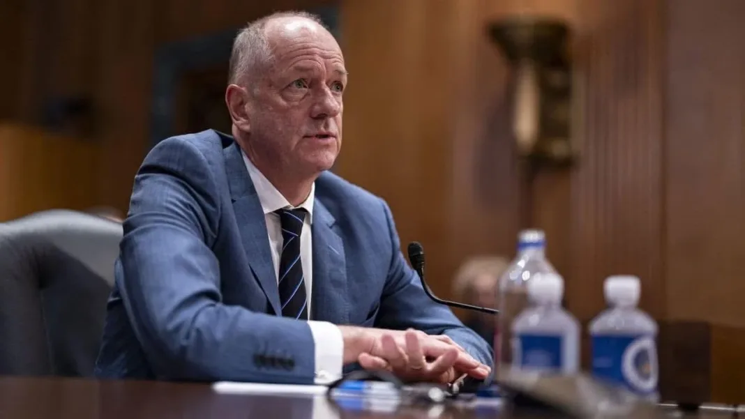 Renuncia sorpresiva del CEO de UnitedHealth sacude el mercado