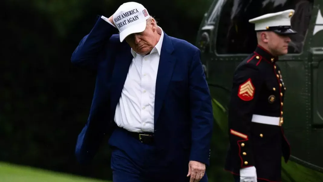 Trump lanza ataques políticos durante mensaje por el Día de los Caídos