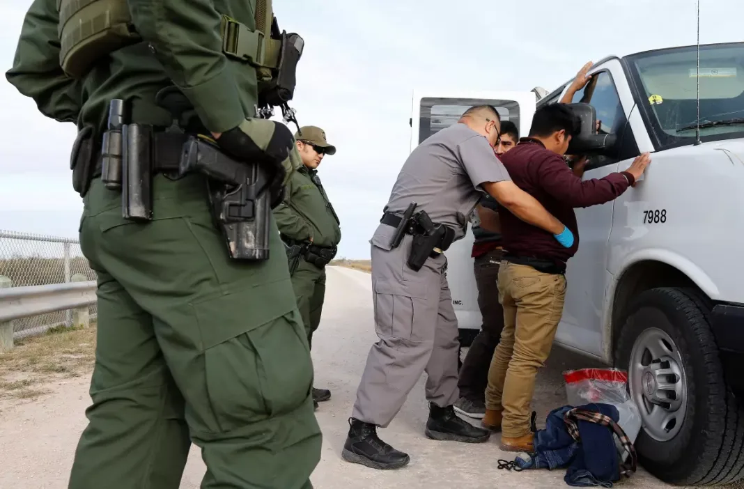 CE detiene a 12 mexicanos tras ingresar ilegalmente por Long Beach