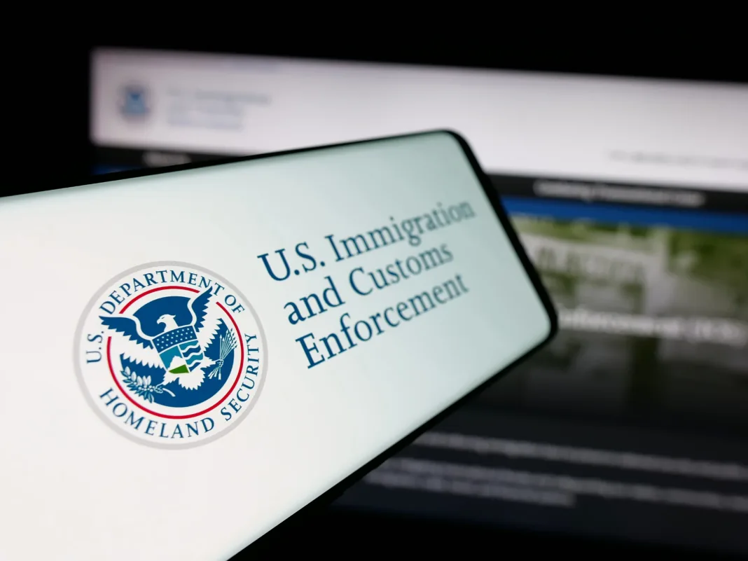 Detenidos por ICE en NY podrían recibir compensación: cuánto es y cómo obtenerlo