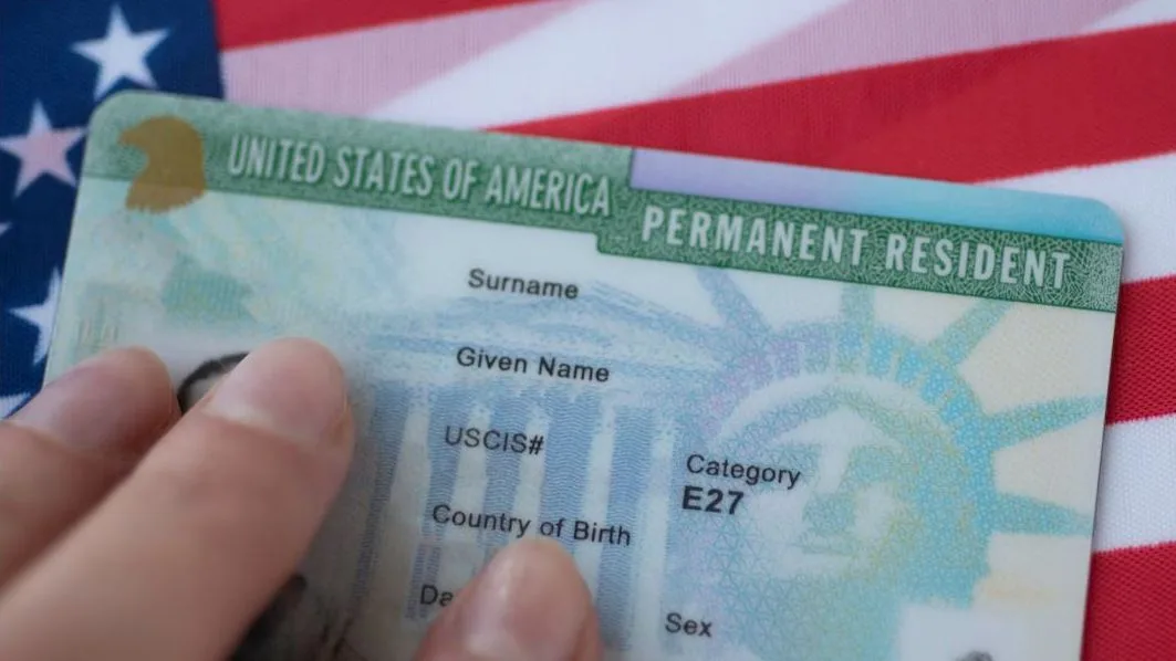 Evita errores comunes al solicitar la Green Card y asegura tu residencia permanente