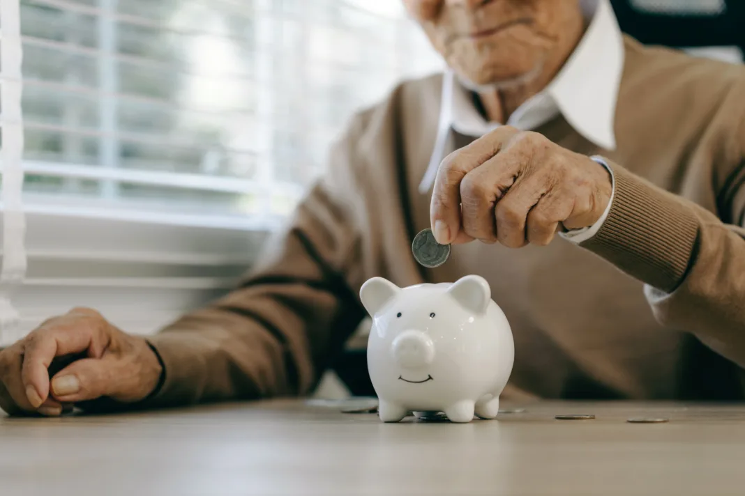 ¡Podrías perder tus beneficios de jubilado!: La SSA advierte sobre actualización - Seguridad Social en riesgo: Se agota el fondo de pensione - Consulta si eres elegible para el estímulo de $1,700 en julio