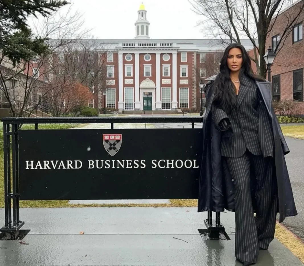 Kim Kardashian se gradúa en leyes después de 6 años: ¿por qué aún no puede ejercer?