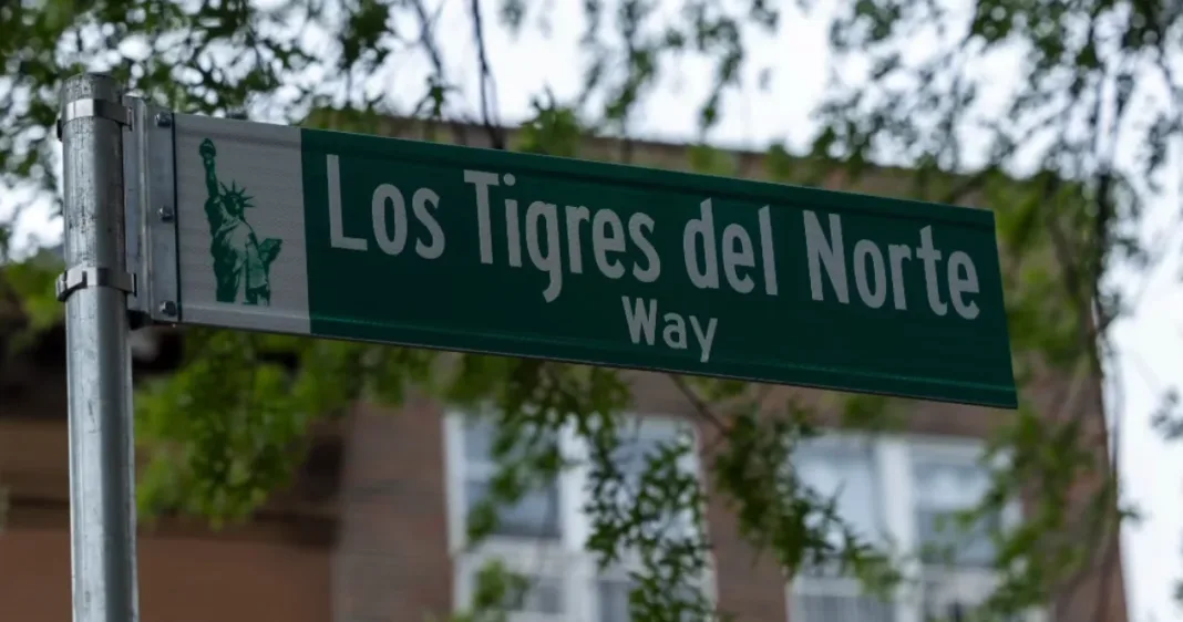 Entre aplausos y controversias: Los Tigres del Norte son inmortalizados con una calle en NY