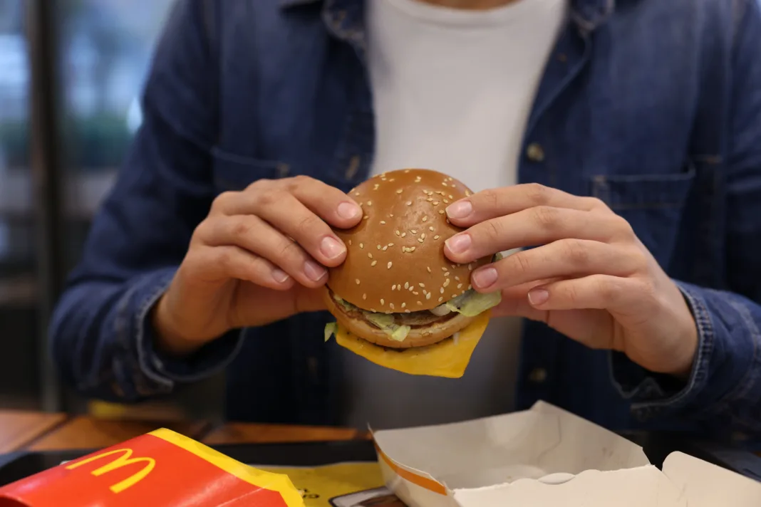 375,000 oportunidades laborales en McDonald's para este verano: aquí los detalles