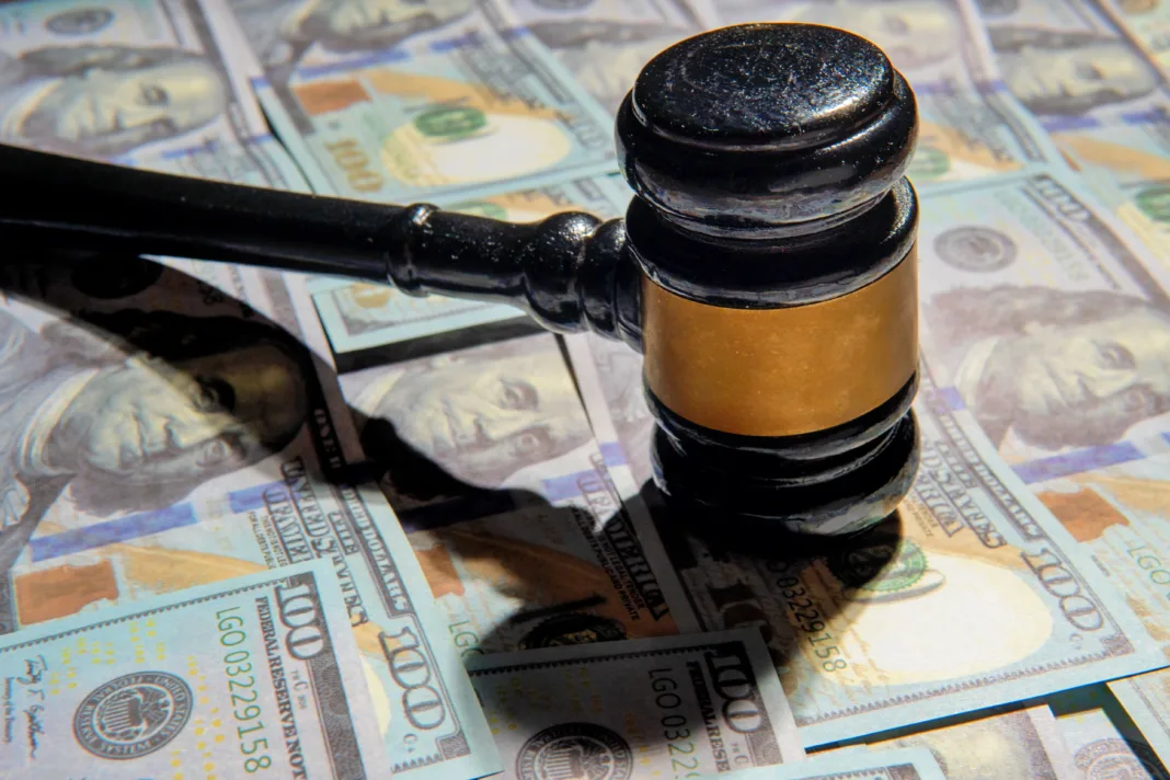 Multa de $1.82 millones a inmigrante indocumentada que ignoró orden de deportación
