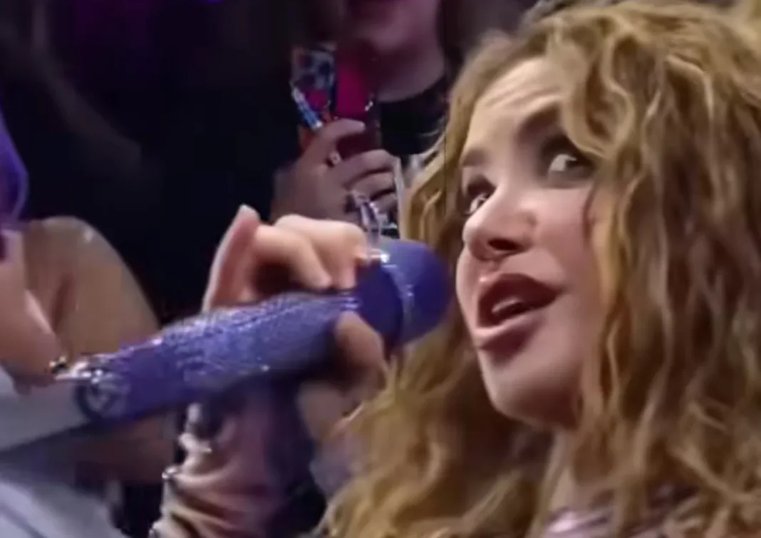 Shakira vive aparatoso incidente en el escenario, ¿qué pasó?