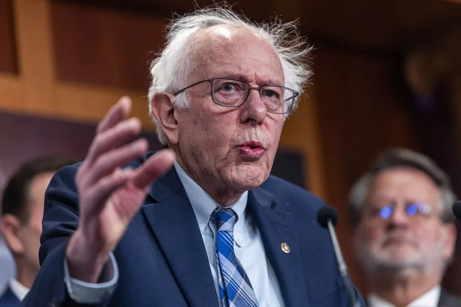 Bernie Sanders busca impedir ataque de Trump
