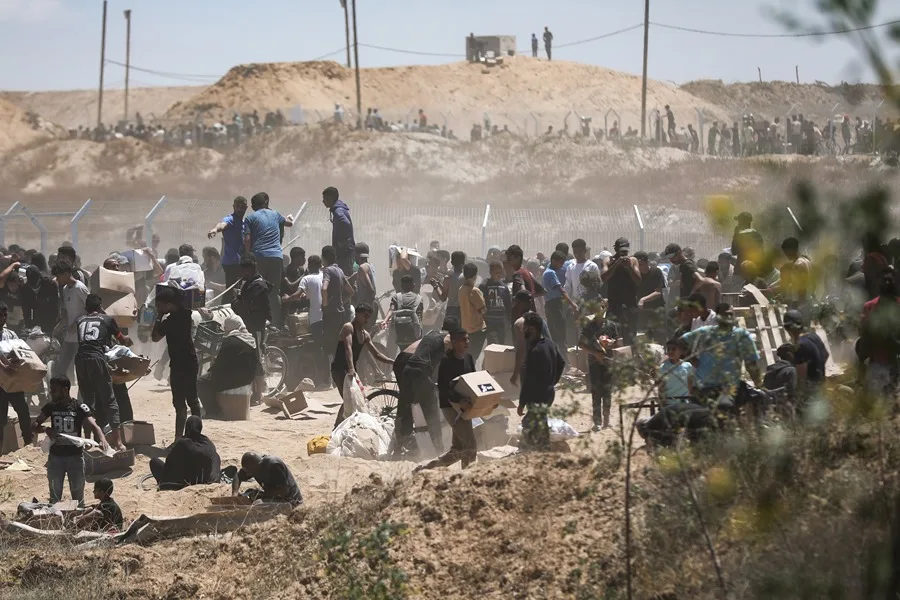 Bombardeos en Gaza alcanzan a civiles que buscaban alimentos