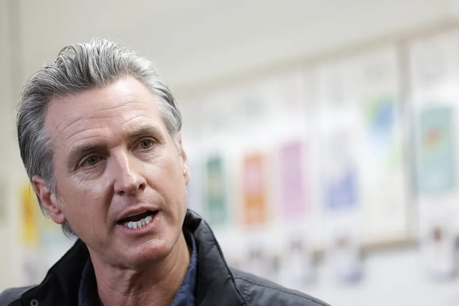 Polémico ajuste: California reduce déficit cortando salud a migrantes