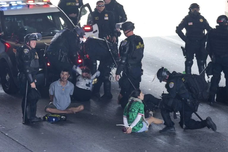 Inmigrantes reciben respaldo en Chicago tras redadas de ICE: así fue la movilización