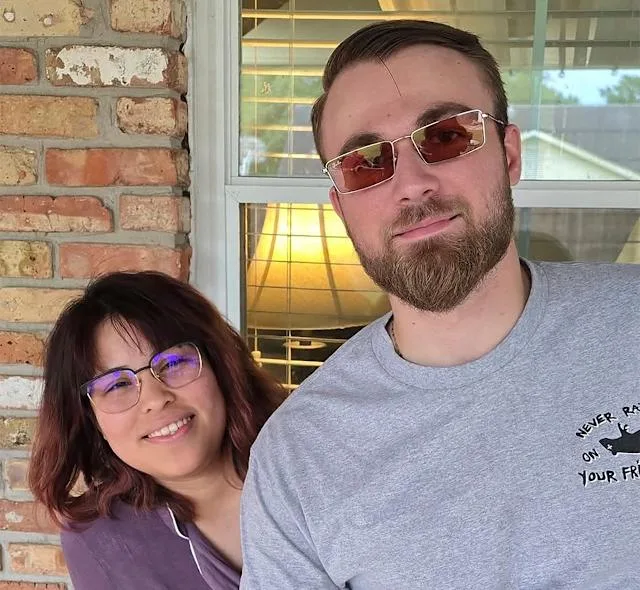 Esposa de veterano es detenida por ICE