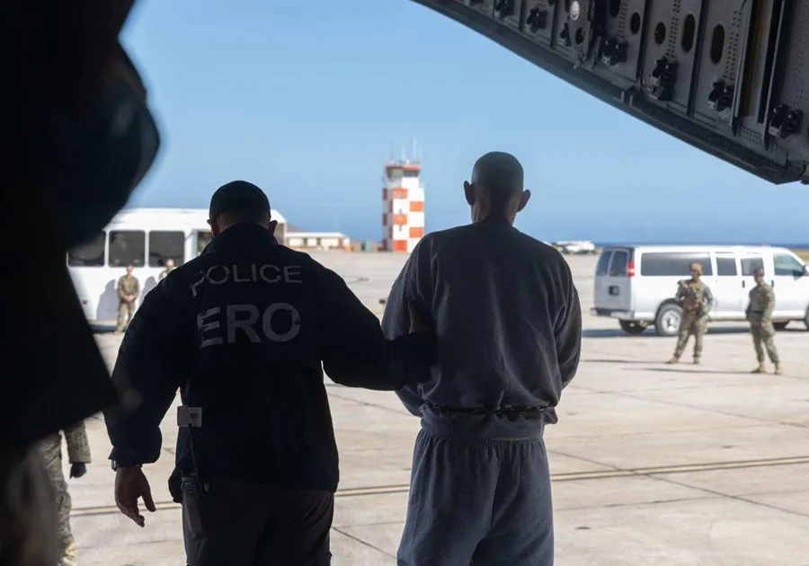 Familia migrante detenida demanda al Gobierno de EE.UU.