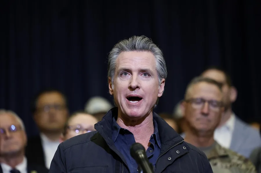 Gobierno ordena a California censurar clases de género