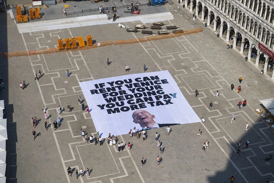 Greenpeace protesta contra boda de Bezos en Venecia
