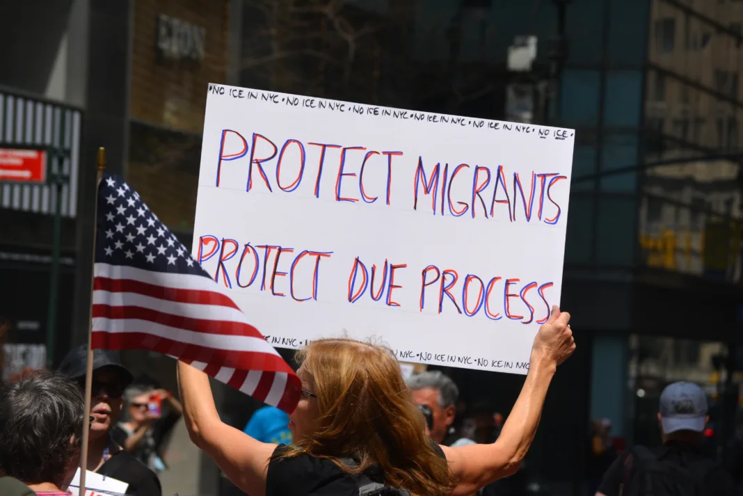 ICE arresta a migrantes