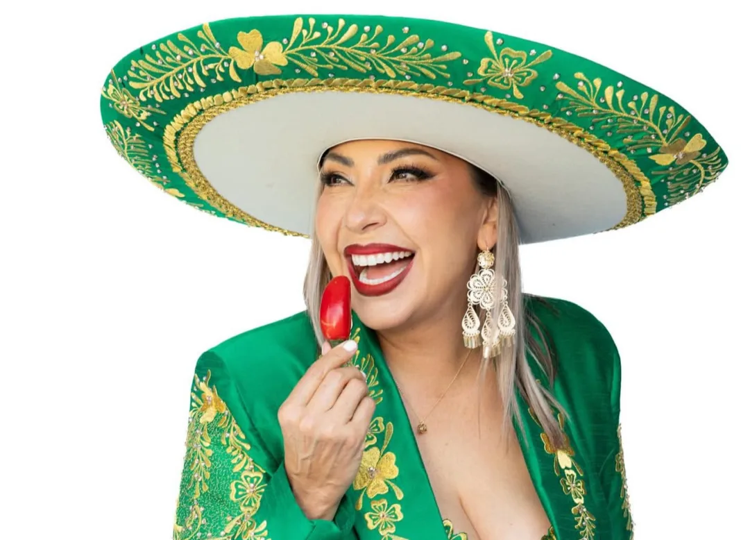 ¿Olvidó la letra? Deyra Barrera desata abucheos en WWE tras cantar mal el himno mexicano