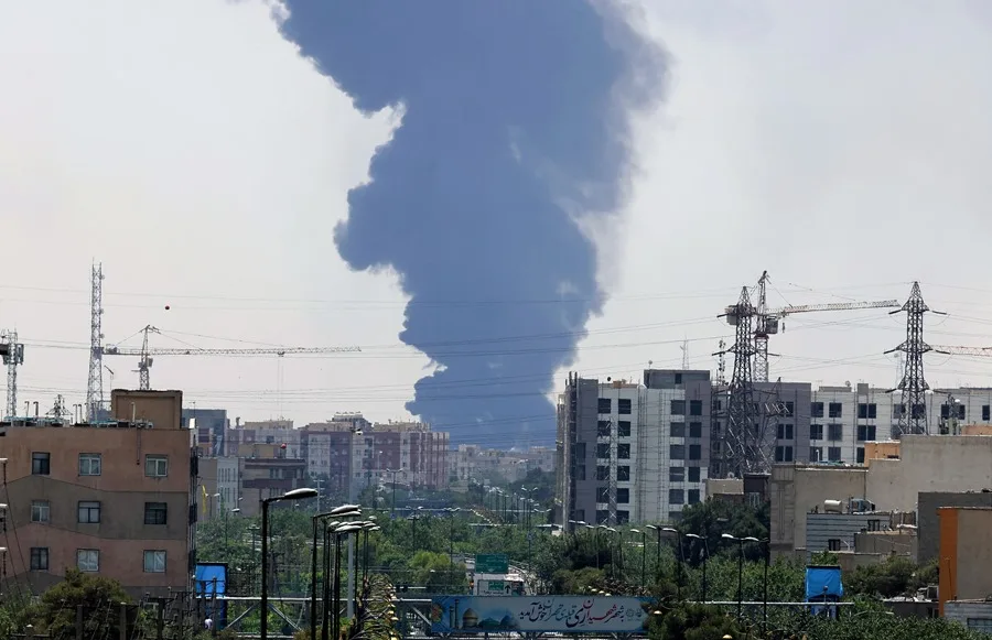 Irán reporta más de 900 muertos