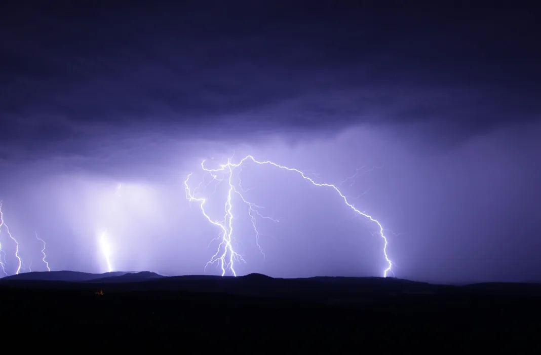 Juneau azotada por tormenta eléctrica