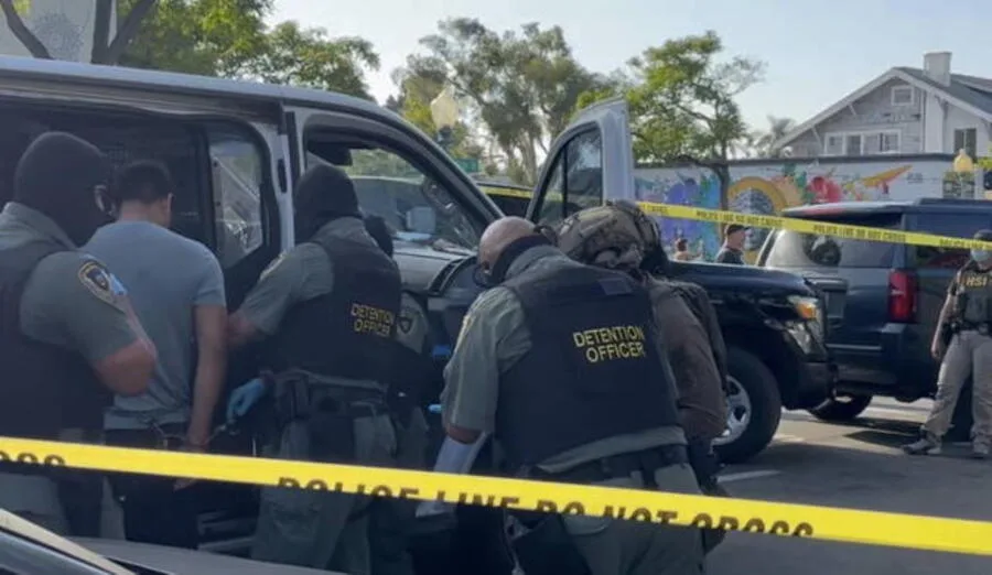 Líderes locales exigen justicia tras redada de ICE en restaurante de San Diego (1)