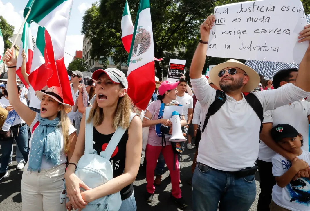 Mexicanos protestan frente a Embajada de EE.UU.