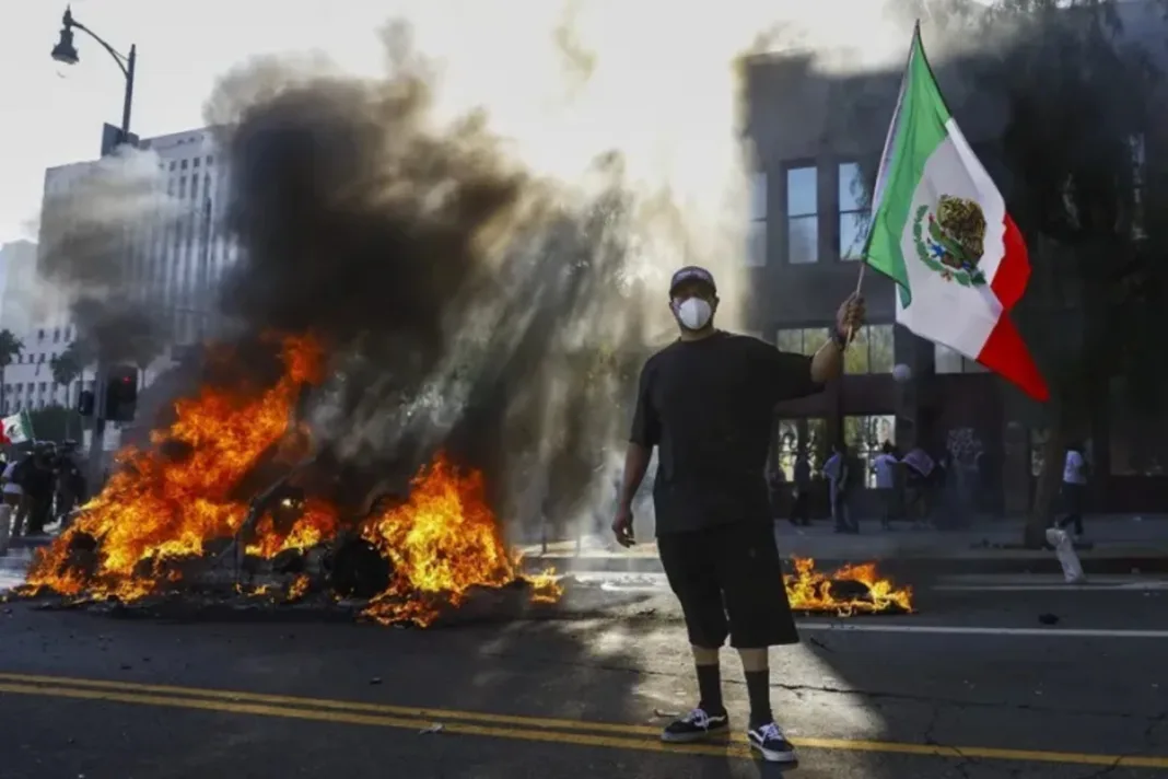 ¿Sheinbaum a favor del uso de la bandera de México en protestas en L.A.?