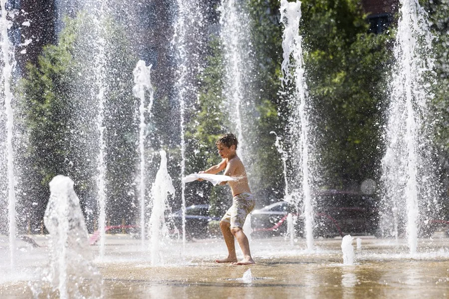 ¡Cuidado! ¿Es malo ducharte con agua fría durante la ola de calor?