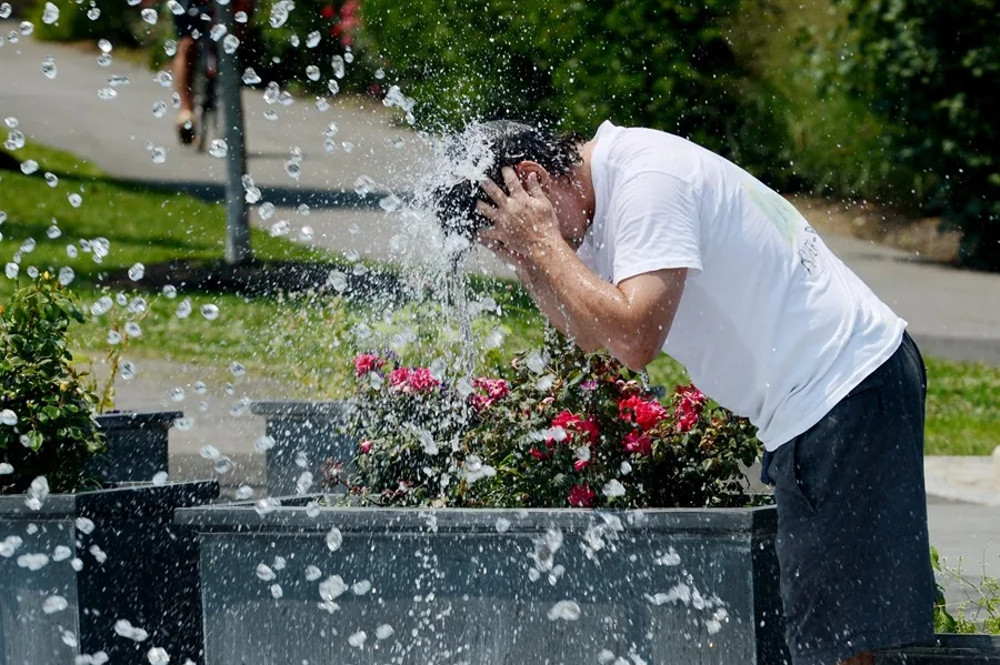 ¡Cuidado! ¿Es malo ducharte con agua fría durante la ola de calor?