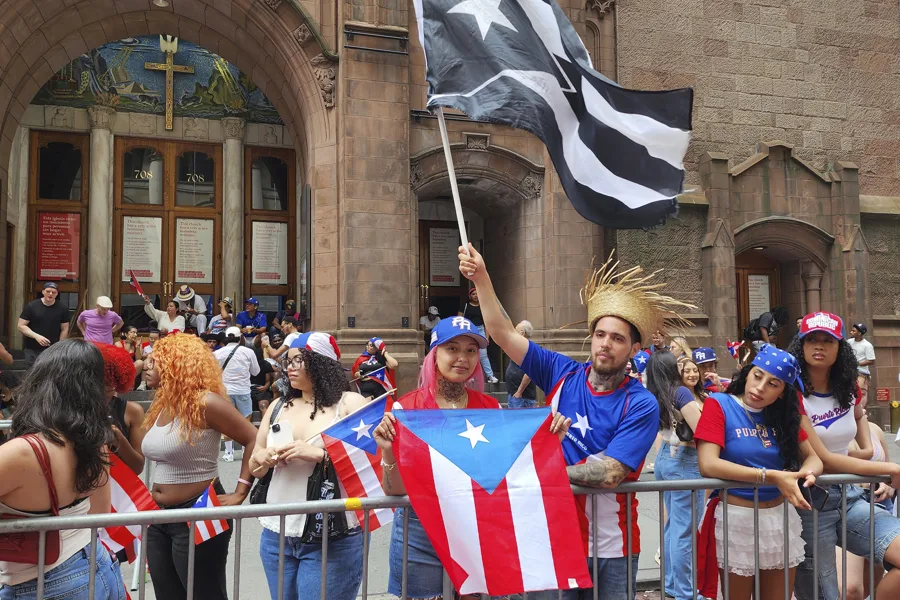 Orgullo puertorriqueño toma Nueva York en multitudinario desfile