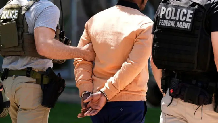 Redada de ICE en tribunal de Virginia