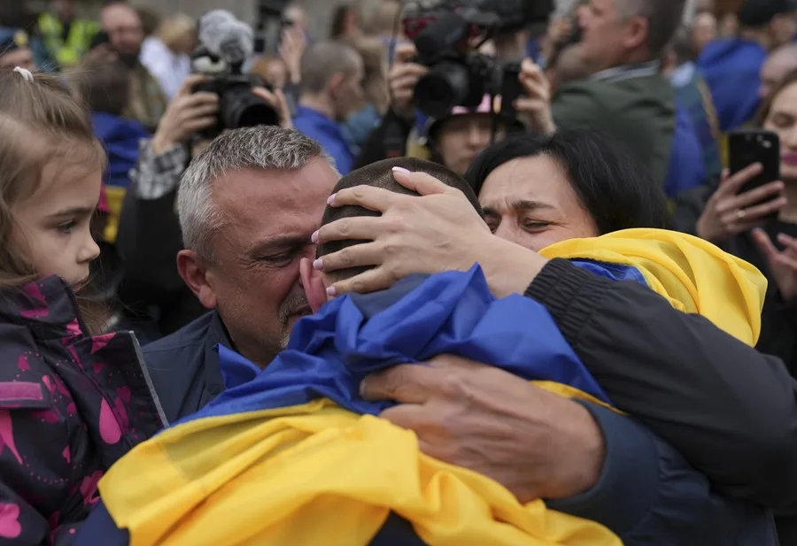 Rusia y Ucrania hacen histórico canje