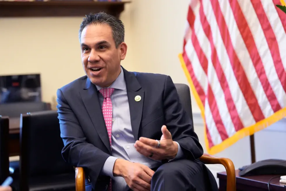 Senadores de California exigen respuestas por arresto sindical