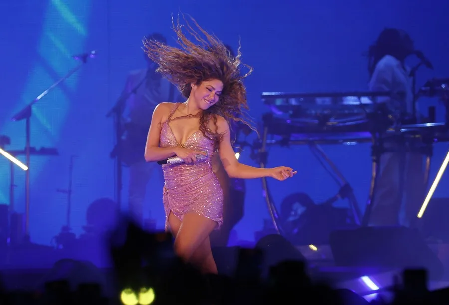 Accidente en el escenario: la falda de Shakira se abre ante miles de fans en Florida
