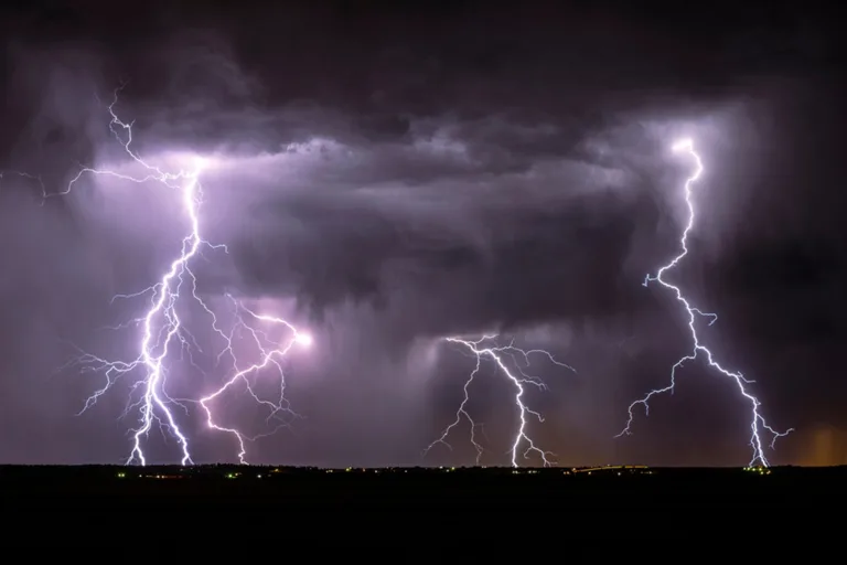 Tornados y granizo extremo amenazan